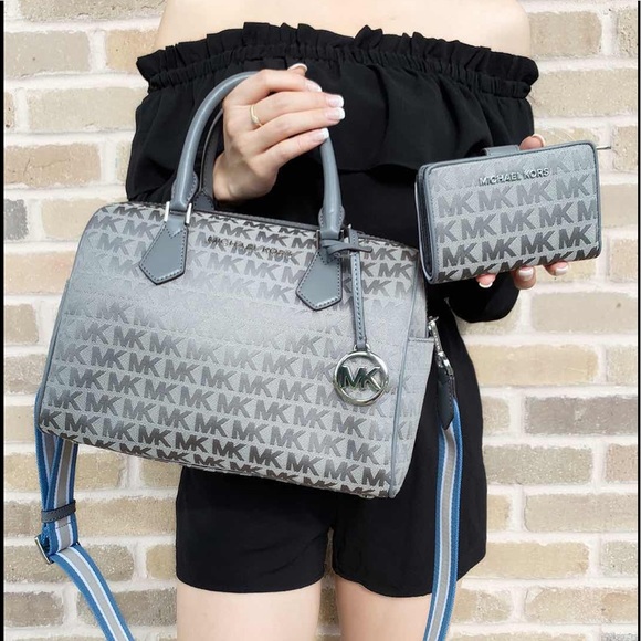 Michael Kors Handbags - Gaby’sBags👜💕- Michael Kors Satchel Wallet set